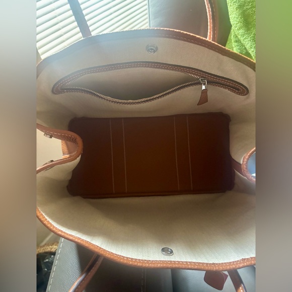 Cherish Kiss Handbag - Picture 7 of 7